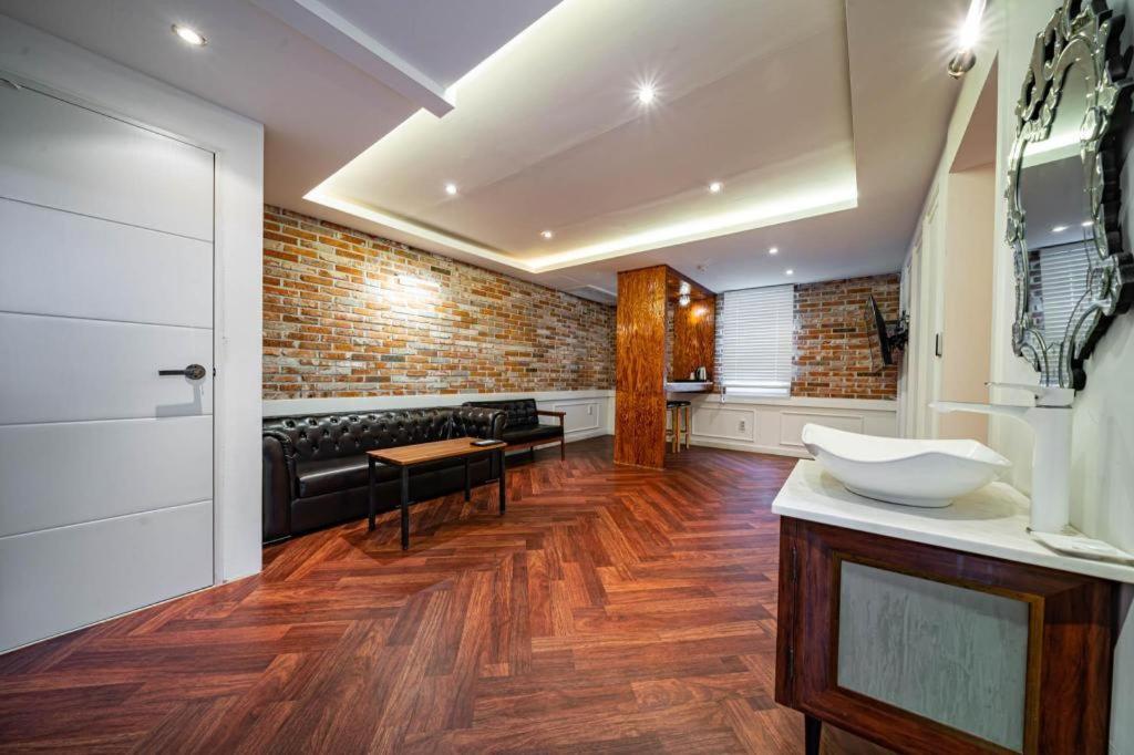 Gray Hotel Μπουσάν Εξωτερικό φωτογραφία